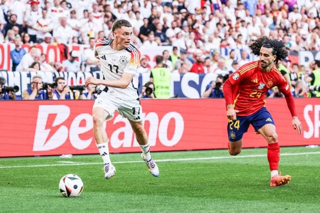 Fussball, UEFA EURO, EM, Europameisterschaft,Fussball 2024 Viertelfinale Spanien - Deutschland 05.07.2024, Stuttgart Arena Florian Wirtz (Deutschland, 17) Marc Cucurella (Spanien, 24) Stuttgart Stuttgart Arena Baden-Württemberg Deutschland