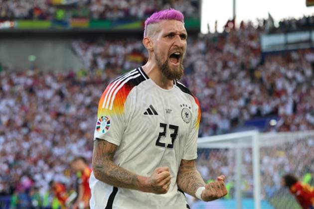 05.07.2024, Fussball, Herren, UEFA Europameisterschaft 2024, Quarter Final, Viertelfinale, Spanien - Deutschland, Robert Andrich (Deutschland) bejubelt das Tor zum 1:1 durch Florian Wirtz (Deutschland) Stuttgart MHP-Arena Baden-Württemberg Deutschland (DE) Copyright: xSebastianxBachx