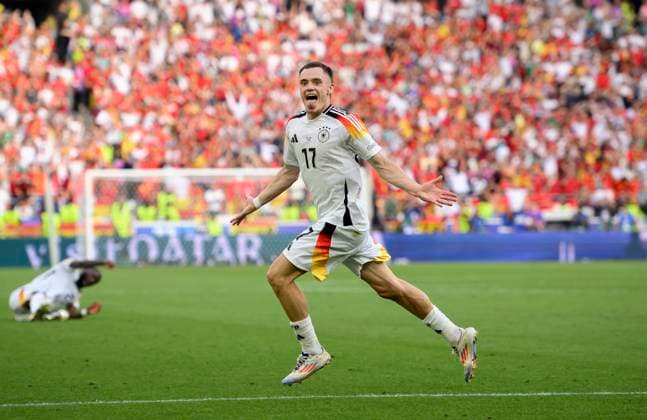 Jubel Florian WIRTZ (GER) nach seinem tor zum 1:1, l. Dani OLMO (ESP) enttaeuscht Viertelfinale, Match M45, Spanien (ESP) - Deutschland (GER), am 05.07.2024 in Stuttgart Deutschland. Fussball Europameisterschaft 2024 vom 14.06. - 14.07.2024 in Deutschland. Â