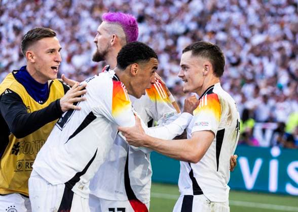 Stuttgart, MHPArena 05.07.2024: Florian Wirtz of germany (R) celebrates scoring the 1:1 goal with Jamal Musiala of germany during the quarterfinal match Spain v. Germany at the UEFA European Championship, EM, Europameisterschaft 2024.
