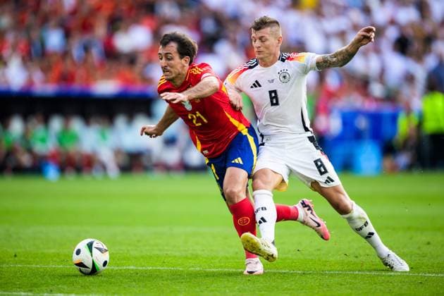 240705 Mikel Oyarzabal of Spain and Toni Kroos of Germany during the UEFA EURO, EM, Europameisterschaft,Fussball 2024 Football Championship quarterfinal between Spain and Germany on July 5, 2024 in Stuttgart. Photo: Mathias Bergeld BILDBYRAN kod MB MB0942 fotboll football soccer fotball fotbolls-em europamästerskap em uefa euro uefa european football championship euro 2024 kvartsfinal quarterfinal quarterfinals spanien spain tyskland germany bbeng bbauto Copyright: MATHIASxBERGELD BB240705MB076