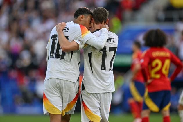 240705 EURO2024 SPAIN VS GERMANY Florian Wirtz (17) of Germany celebrates with Jamal Musiala (10) of Germany after scoring the 1-1 equalizer goal during a soccer game between the national teams of Spain and Germany in the Quarter Final stage of the UEFA EURO, EM, Europameisterschaft,Fussball 2024 tournament , on Friday 5 July 2024 in Stuttgart , Germany . PHOTO SPORTPIX David Catry STUTTGART GERMANY  Copyright: xx 472131
