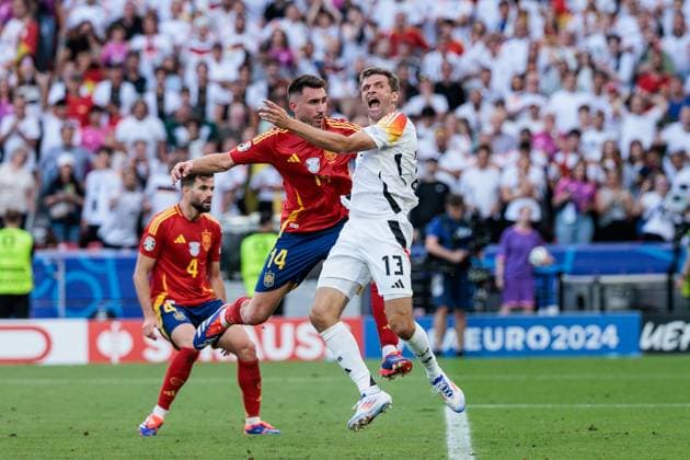 UEFA EURO, EM, Europameisterschaft,Fussball 2024: Spanien - Deutschland; 05.07.2024 Thomas Müller (Deutschland, 13), Aymeric Laporte (Spanien, 14), Nacho Fernandez (Spanien, 4) UEFA EURO 2024: Spanien - Deutschland; Stuttgart Arena, Stuttgart am 05.07.2024 Copyright: xBEAUTIFULxSPORTS Wunderlx
