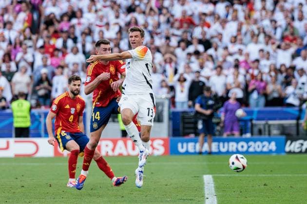 UEFA EURO, EM, Europameisterschaft,Fussball 2024: Spanien - Deutschland; 05.07.2024 Thomas Müller (Deutschland, 13), Aymeric Laporte (Spanien, 14), Nacho Fernandez (Spanien, 4) UEFA EURO 2024: Spanien - Deutschland; Stuttgart Arena, Stuttgart am 05.07.2024 Copyright: xBEAUTIFULxSPORTS Wunderlx