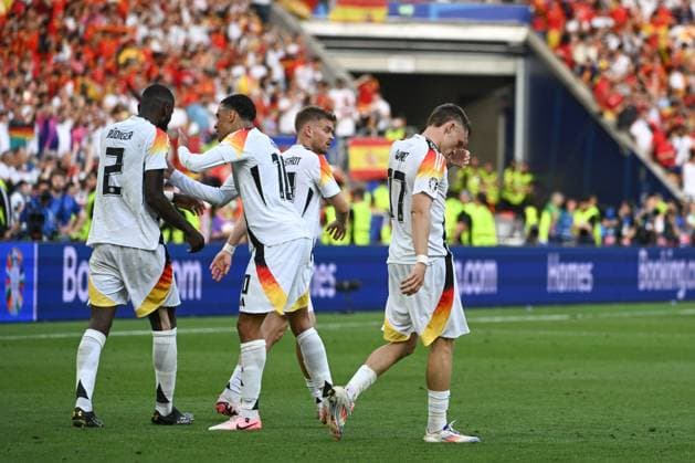 05.07.2024, xpsx, Fussball EM 2024 1 4 Finale, Deutschland - Spanien emspor, v.l. Florian Wirtz (Deutschland, 17) Jubel, Torjubel, jubelt ueber das Tor, celebrate the goal, celebration (DFL DFB REGULATIONS PROHIBIT ANY USE OF PHOTOGRAPHS as IMAGE SEQUENCES and or QUASI-VIDEO) Stuttgart