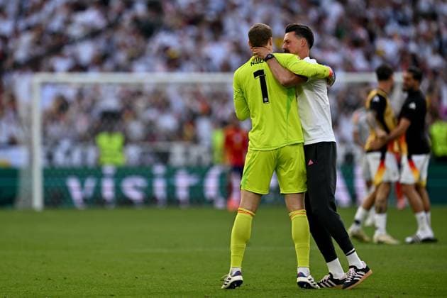 05.07.2024, xscotx, Fussball EM 2024 Viertelfinale, Spanien - Deutschland, emspor, v.l. Torjubel nach dem Tor zum celebrating the goal celebrate 1:1 durch Florian Wirtz (Deutsche Fussball Nationalmannschaft DFB) Manuel Neuer (Deutsche Fussball Nationalmannschaft DFB) Co Trainer Sandro Wagner (Deutsche Fussball Nationalmannschaft DFB) Stuttgart