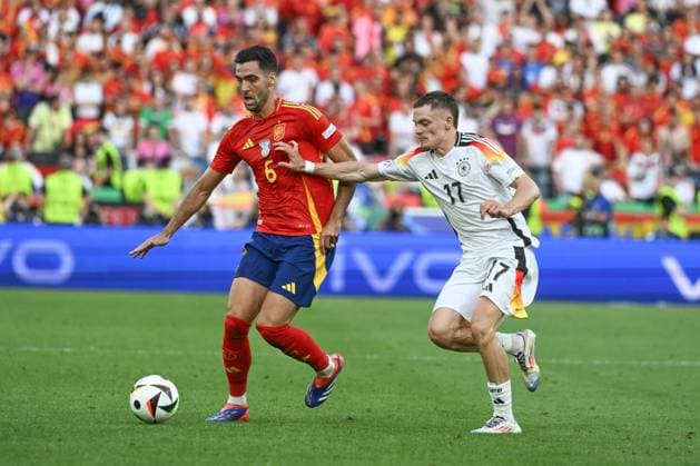 05.07.2024, xpsx, Fussball EM 2024 1 4 Finale, Deutschland - Spanien emspor, v.l. Mikel Merino (Spanien, 6), Florian Wirtz (Deutschland, 17) Zweikampf, Duell, Kampf, tackle (DFL DFB REGULATIONS PROHIBIT ANY USE OF PHOTOGRAPHS as IMAGE SEQUENCES and or QUASI-VIDEO) Stuttgart