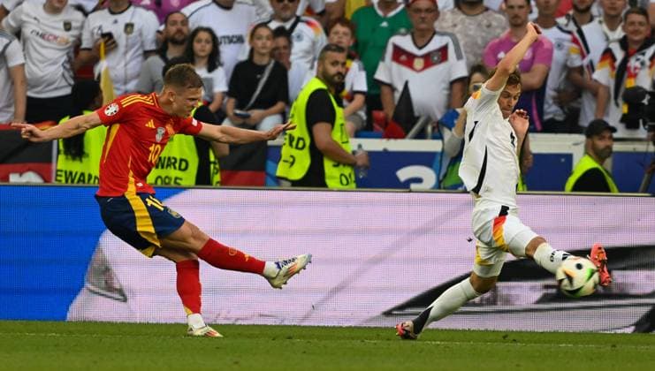 05.07.2024, xsltx, Fussball EM 2024 1 4 Finale, Deutschland - Spanien emspor, v.l. Dani Olmo (Spanien), Mikel Merino (Spanien) Zweikampf, Aktion, action, battle for the ball (DFL DFB REGULATIONS PROHIBIT ANY USE OF PHOTOGRAPHS as IMAGE SEQUENCES and or QUASI-VIDEO) Stuttgart