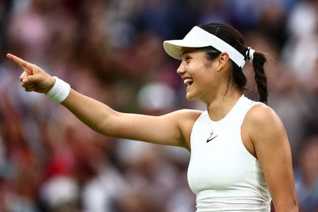 Emma Raducanu celebrates victory in her third round match Wimbledon Tennis Championships, Day 5, The All England Lawn Tennis and Croquet Club, London, UK - 05 Jul 2024  Copyright: xJamesxMarsh Shutterstockx 14571051gc