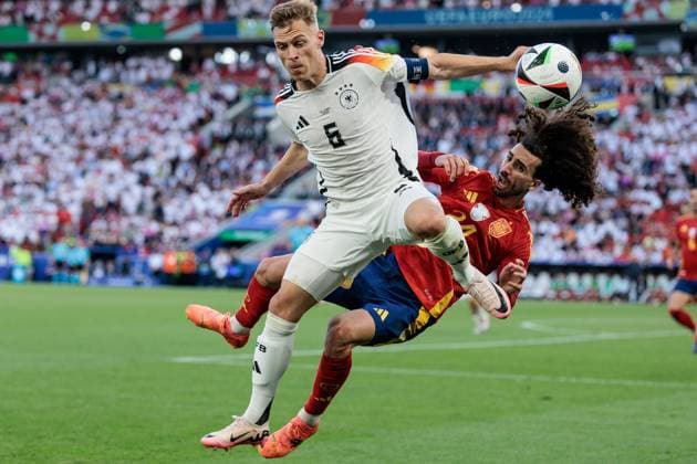 UEFA EURO, EM, Europameisterschaft,Fussball 2024: Spanien - Deutschland; 05.07.2024 Joshua Kimmich (Deutschland, 6), Marc Cucurella (Spanien, 24) im Zweikampf UEFA EURO 2024: Spanien - Deutschland; Stuttgart Arena, Stuttgart am 05.07.2024 Copyright: xBEAUTIFULxSPORTS Wunderlx