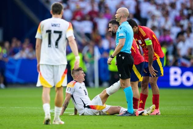240705 Toni Kroos of Germany and Daniel Carvajal of Spain during the UEFA EURO, EM, Europameisterschaft,Fussball 2024 Football Championship quarterfinal between Spain and Germany on July 5, 2024 in Stuttgart. Photo: Mathias Bergeld BILDBYRAN kod MB MB0942 fotboll football soccer fotball fotbolls-em europamästerskap em uefa euro uefa european football championship euro 2024 kvartsfinal quarterfinal quarterfinals spanien spain tyskland germany bbeng bbauto Copyright: MATHIASxBERGELD BB240705MB081