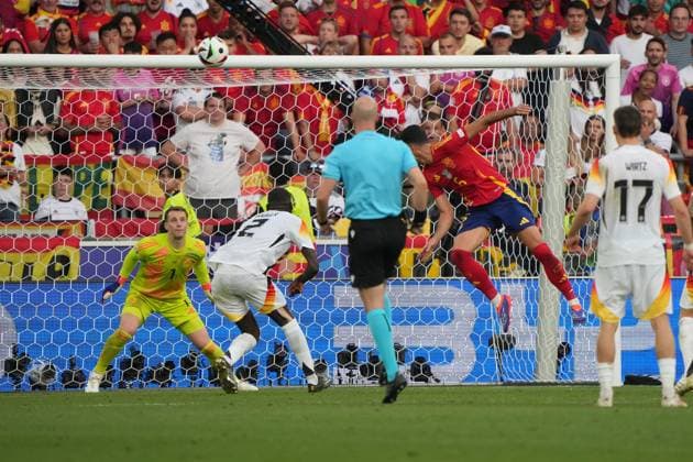 Mikel Merino (Spanien Spain, 06) mit dem Kopfballtor zum 1:2 - Stuttgart 05.07.2024: Deutschland vs. Spanien, EURO2024, Viertelfinale, M45, EM-Arena Stuttgart