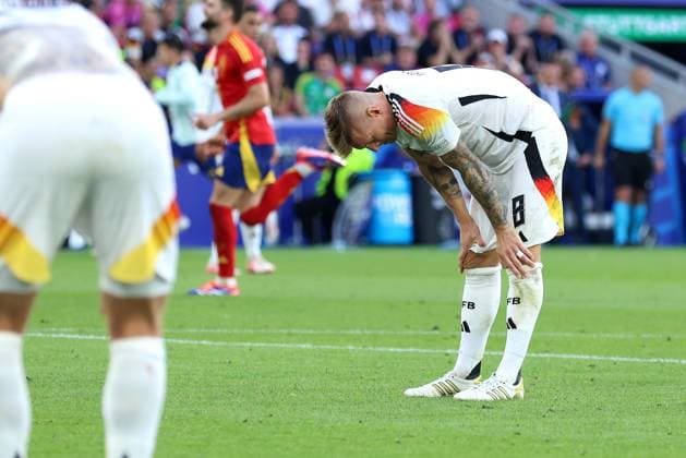 Fußball UEFA EURO, EM, Europameisterschaft,Fussball 2024 Viertelfinale Spanien - Deutschland am 05.07.2024 in der Stuttgart Arena in Stuttgart Toni Kroos ( Deutschland ) enttäuscht