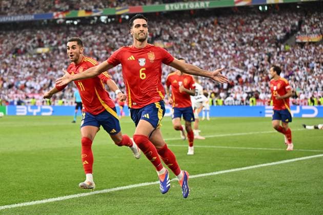 05.07.2024, xscotx, Fussball EM 2024 Viertelfinale, Spanien - Deutschland, emspor, v.l. Torjubel nach dem Tor zum celebrating the goal celebrate 2:1 durch Mikel Merino Zazon (Spanien) Stuttgart