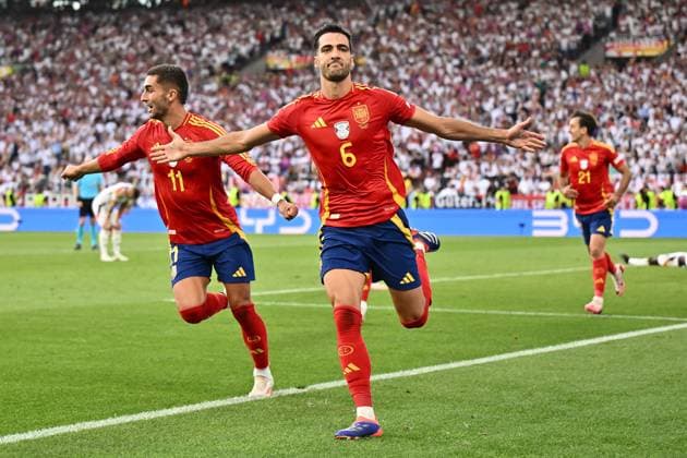 05.07.2024, xscotx, Fussball EM 2024 Viertelfinale, Spanien - Deutschland, emspor, v.l. Torjubel nach dem Tor zum celebrating the goal celebrate 2:1 durch Mikel Merino Zazon (Spanien) Stuttgart
