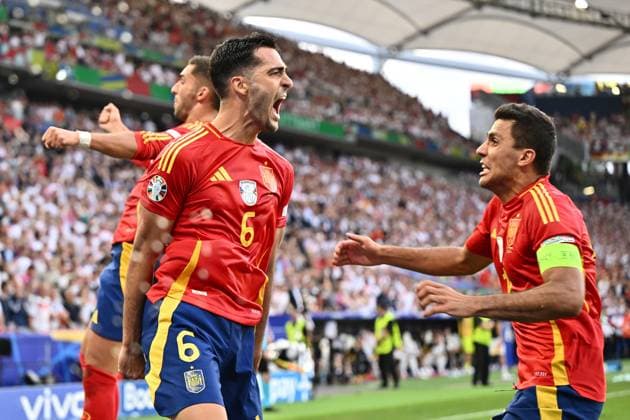 05.07.2024, xscotx, Fussball EM 2024 Viertelfinale, Spanien - Deutschland, emspor, v.l. Torjubel nach dem Tor zum celebrating the goal celebrate 2:1 durch Mikel Merino Zazon (Spanien) Stuttgart