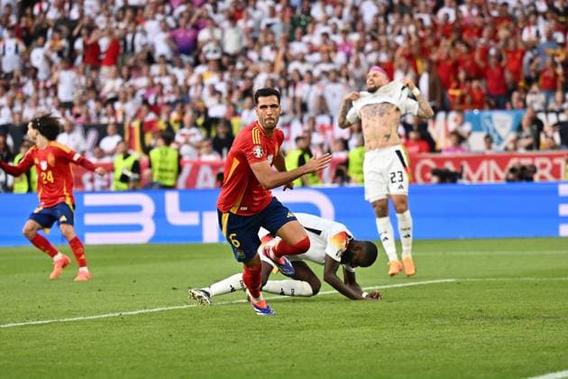 05.07.2024, xscotx, Fussball EM 2024 Viertelfinale, Spanien - Deutschland, emspor, v.l. Torjubel nach dem Tor zum celebrating the goal celebrate 2:1 durch Mikel Merino Zazon (Spanien) Stuttgart