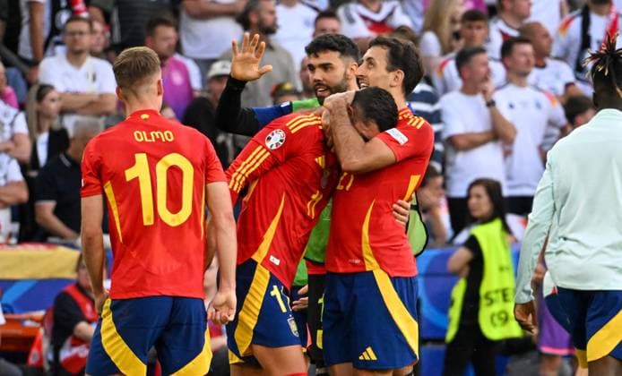 05.07.2024, xsltx, Fussball EM 2024 1 4 Finale, Deutschland - Spanien emspor, v.l. Mikel Merino (Spanien) Jubel, Torjubel, celebrate the goal, jubelt ueber das Tor zum 1:2 (DFL DFB REGULATIONS PROHIBIT ANY USE OF PHOTOGRAPHS as IMAGE SEQUENCES and or QUASI-VIDEO) Stuttgart