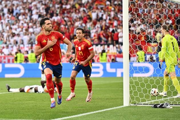 05.07.2024, xscotx, Fussball EM 2024 Viertelfinale, Spanien - Deutschland, emspor, v.l. Torjubel nach dem Tor zum celebrating the goal celebrate 2:1 durch Mikel Merino Zazon (Spanien) Stuttgart