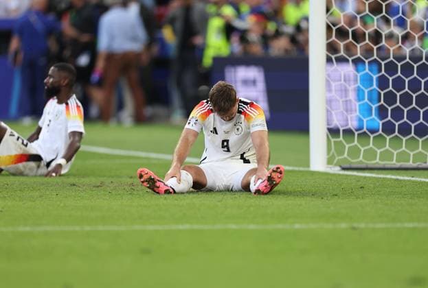 05.07.2024, Fussball Europameisterschaft, UEFA EURO, EM, Europameisterschaft,Fussball 2024, Spanien - Deutschland, Viertelfinale, Stuttgart Arena, v.l., Niclas Füllkrug (Deutschland) enttaeuscht, enttaeuscht schauend, dissapointed, traurig, frustiert, frust, gefrustet Copyright: HMBxMedia