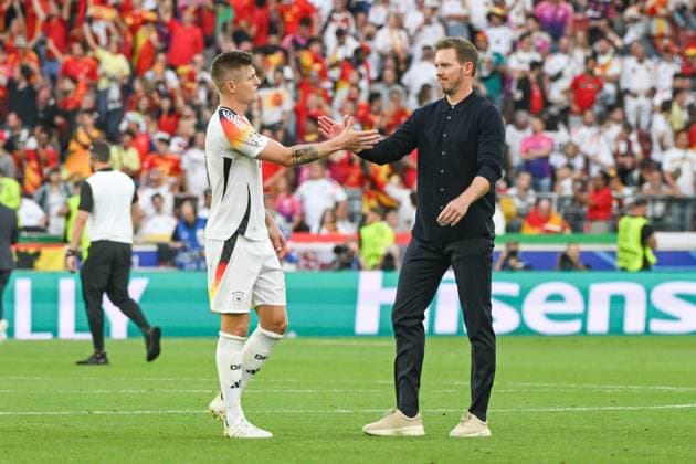 Fußball, Herren, Saison 2023 24, Euro EM 2024, Viertelfinale in Stuttgart, Spanien - Deutschland, v.l. Toni Kroos (Deutschland) und Trainer Bundestrainer Julian Nagelsmann (Deutschland) , 05.07. 2024, Copyright: xMatthiasxKochx