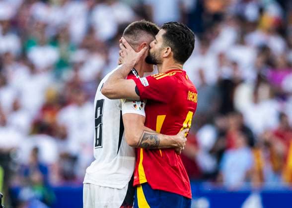Stuttgart, MHPArena 05.07.2024: Nacho of spain comforts Toni Kroos of germany during the quarterfinal match Spain v. Germany at the UEFA European Championship, EM, Europameisterschaft 2024.