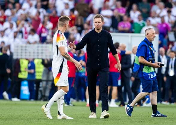 Stuttgart, MHPArena 05.07.2024: Head coach Julian Nagelsmann of germany comforts Toni Kroos of germany during the quarterfinal match Spain v. Germany at the UEFA European Championship, EM, Europameisterschaft 2024.