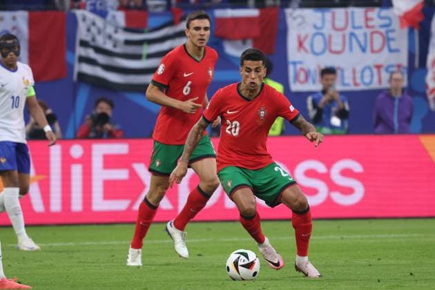 Volksparkstadion, Hamburg UEFA EURO, EM, Europameisterschaft,Fussball 2024 Germany, Viertelfinale 5 Juli 2024 , Portugal - Frankreich v.l., Joao Cancelo (Portugal) Copyright: JoaquimxFerreira
