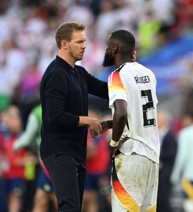 05.07.2024, Fussball UEFA EURO, EM, Europameisterschaft,Fussball 2024, Viertelfinale, Spanien - Deutschland, in der Stuttgart-Arena. Trainer Julian Nagelsmann (Deutschland) tröstet Antonio Rüdiger (Deutschland)