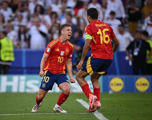 Fussball Euro 2024 Viertelfinale 05.07.2024 Spanien - Deutschland SCHLUSSJUBEL Spanien; Dani Olmo (li) und Rodri (re)