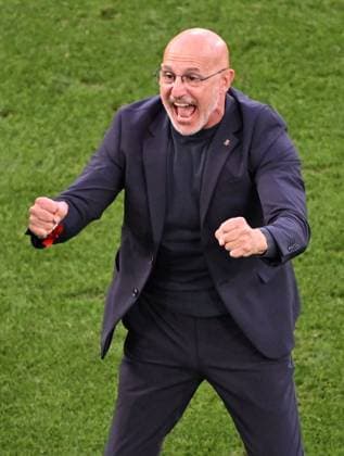 Sport Themen der Woche KW27 Sport Bilder des Tages 05.07.2024, xjhx, Fussball EM 2024 1 4 Finale, Deutschland - Spanien emspor, v.l. Trainer Head Coach Luis De LA Fuente (Spanien) jubeln jubelt nach Spielende celebrate at the end of the match. (DFL DFB REGULATIONS PROHIBIT ANY USE OF PHOTOGRAPHS as IMAGE SEQUENCES and or QUASI-VIDEO) Stuttgart *** 05 07 2024, xjhx, Football EM 2024 1 4 Final, Germany Spain emspor, v l Coach Head Coach Luis De LA Fuente Spain cheers celebrate at the end of the match DFL DFB REGULATIONS PROHIBIT ANY USE OF PHOTOGRAPHS as IMAGE SEQUENCES and or QUASI VIDEO Stuttgart
