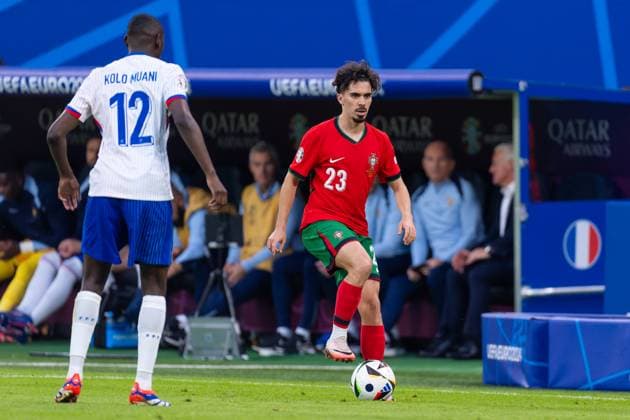 2024-07-05 Portugal v France - Quarter-Final - UEFA EURO, EM, Europameisterschaft,Fussball 2024 HAMBURG, GERMANY - JULY 5: Randal Kolo Muani of France and Vitinha of Portugal during the Quarter-Final - UEFA EURO 2024 match between Portugal and France at Volksparkstadion on July 5, 2024 in Hamburg, Germany. (Photo by Joris Verwijst BSR Agency) Hamburg Germany Content not available for redistribution in The Netherlands directly or indirectly through any third parties. Copyright: xBSRxAgencyx