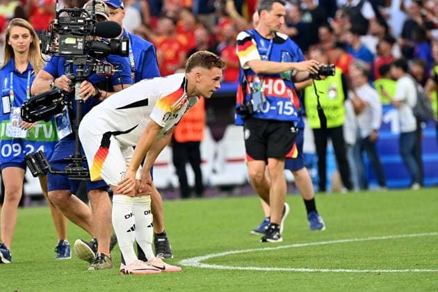 05.07.2024, xjrdrx, Fussball EM 2024 1 4 Finale, Deutschland - Spanien emspor, v.l. Joshua Kimmich (Deutsche Fussball Nationalmannschaft DFB) traurig, enttäuscht, frustriert, niedergeschlagen (DFL DFB REGULATIONS PROHIBIT ANY USE OF PHOTOGRAPHS as IMAGE SEQUENCES and or QUASI-VIDEO) Stuttgart