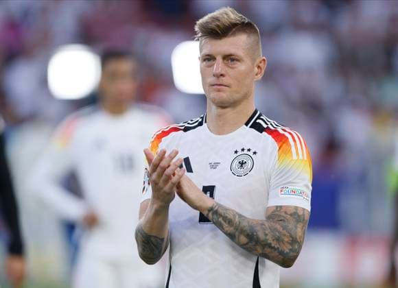 Spain v Germany: Quarter-Final - UEFA EURO, EM, Europameisterschaft,Fussball 2024 Toni Kroos of Germany applauds the fans after the UEFA EURO 2024 quarter-final match between Spain and Germany at Stuttgart Arena on July 5, 2024 in Stuttgart, Germany. Stuttgart Stuttgart Arena Germany Germany Copyright: xRichardxSellers Sportsphoto APLx 14044248