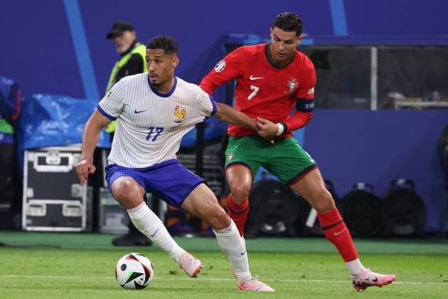 Volksparkstadion, Hamburg UEFA EURO, EM, Europameisterschaft,Fussball 2024 Germany, Viertelfinale 5 Juli 2024 , Portugal - Frankreich v.l., William Saliba (Frankreich), Cristiano Ronaldo (Portugal), Zweikampf, Action, Aktion, Battles for the Ball Copyright: JoaquimxFerreira