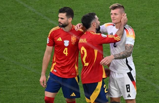 05.07.2024, xjhx, Fussball EM 2024 1 4 Finale, Deutschland - Spanien emspor, v.l. Jose Ignacio Fernandez Iglesias Nacho (Spanien), Daniel Carvajal Ramos (Spanien), Toni Kroos (Deutsche Fussball Nationalmannschaft DFB) (DFL DFB REGULATIONS PROHIBIT ANY USE OF PHOTOGRAPHS as IMAGE SEQUENCES and or QUASI-VIDEO) Stuttgart
