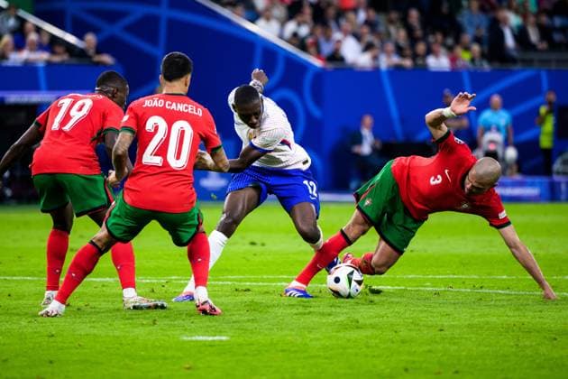240705 Randal Kolo Muani of France and Pepe of Portugal during the UEFA EURO, EM, Europameisterschaft,Fussball 2024 Football Championship Quarterfinal between Portugal and France on July 5, 2024 in Hamburg. Photo: Jesper Zerman BILDBYRAN kod JZ JZ0551 fotboll football soccer fotball fotbolls-em europamästerskap em uefa euro uefa european football championship euro 2024 portugal frankrike france bbeng bbauto Copyright: JESPERxZERMAN BB240705JZ062