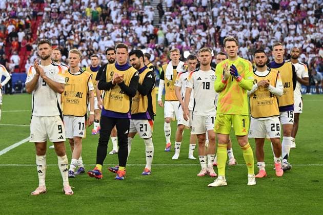 Sport Themen der Woche KW27 Sport Bilder des Tages 05.07.2024, xscotx, Fussball EM 2024 Viertelfinale, Spanien - Deutschland, emspor, v.l. Spieler der deutschen Mannschaft sind traurig, enttäuscht, frustriert, niedergeschlagen Stuttgart *** 05 07 2024, xscotx, European Football Championship 2024 quarter-finals, Spain Germany, emspor, v l players of the German team are sad, disappointed, frustrated, dejected Stuttgart