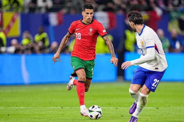 2024-07-05 Portugal v France - Quarter-Final - UEFA EURO, EM, Europameisterschaft,Fussball 2024 HAMBURG, GERMANY - JULY 5: Joao Cancelo of Portugal dribbles during the Quarter-Final - UEFA EURO 2024 match between Portugal and France at Volksparkstadion on July 5, 2024 in Hamburg, Germany. (Photo by Joris Verwijst BSR Agency) Hamburg Germany Content not available for redistribution in The Netherlands directly or indirectly through any third parties. Copyright: xBSRxAgencyx
