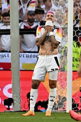 05.07.2024, xscotx, Fussball EM 2024 Viertelfinale, Spanien - Deutschland, emspor, v.l. Robert Andrich (Deutsche Fussball Nationalmannschaft DFB) traurig, enttäuscht, frustriert, niedergeschlagen Stuttgart