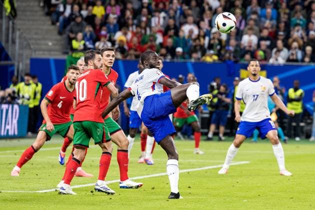 Portugal v France - UEFA EURO, EM, Europameisterschaft,Fussball 2024: Quarter-Final Bernardo Silva , Dayot Upamecano during the UEFA Euro 2024 Quarter Final match between Portugal v France, at the stadium in Hamburg, Germany, on July 5, 2024. Hamburg Germany  Copyright: xFotoxOlimpikx originalFilename:jastrzebowski-portugal240705_np6DK.jpg