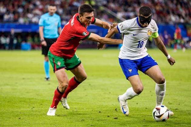 Portugal v France - UEFA EURO, EM, Europameisterschaft,Fussball 2024: Quarter-Final Joao Palhinha , Kylian Mbappe during the UEFA Euro 2024 Quarter Final match between Portugal v France, at the stadium in Hamburg, Germany, on July 5, 2024. Hamburg Germany  Copyright: xFotoxOlimpikx originalFilename:jastrzebowski-portugal240705_npz0Q.jpg