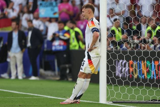 EM 2024: Spanien - Deutschland am 05.07.2024 in der Stuttgart Arena in Stuttgart Joshua Kimmich (Deutschland 6) unzufrieden, enttäuscht, enttaeuscht, niedergeschlagen.