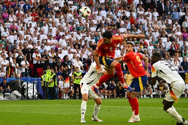 05.07.2024, xsltx, Fussball EM 2024 1 4 Finale, Deutschland - Spanien emspor, v.l. Mikel Merino (Spanien) Goal scored, erziehlt das Tor zum 1:2 (DFL DFB REGULATIONS PROHIBIT ANY USE OF PHOTOGRAPHS as IMAGE SEQUENCES and or QUASI-VIDEO) Stuttgart