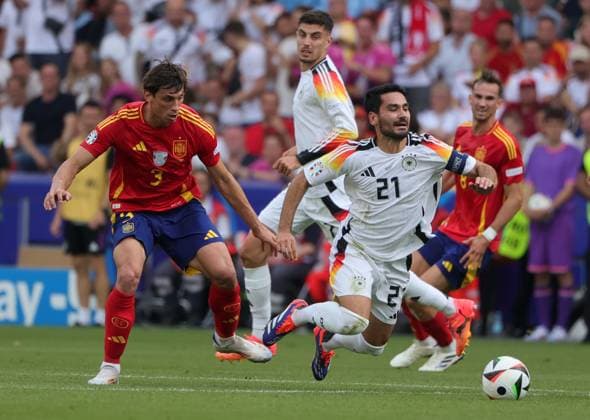 05.07..2024, Fussball Europameisterschaft, Deutschland Viertelfinale, vs Spanien, Stuttgart Football Arena, im Bild: Robin Le Normand (Spanien), vs Mikel Oyarzabal (Spanien)