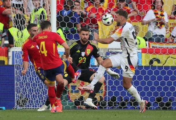 05.07..2024, Fussball Europameisterschaft, Deutschland Viertelfinale, vs Spanien, Stuttgart Football Arena, im Bild: Daniel Carvajal (Spanien), Nacho (Spanien), Simon Unai (Spanien) und Niclas Fuellkrug (Deutschland)