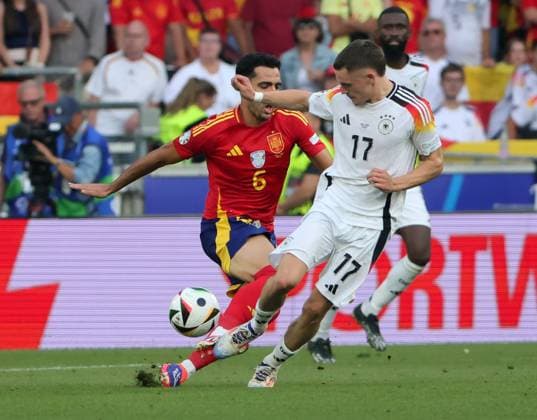 05.07..2024, Fussball Europameisterschaft, Deutschland Viertelfinale, vs Spanien, Stuttgart Football Arena, im Bild: Mikel Merino (Spanien) vs Florian Wirtz (Deutschland)