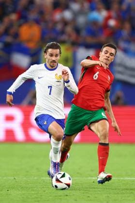 Antoine Griezmann of France and Joao Palhinha of Portugal Portugal v France, UEFA European Championship, EM, Europameisterschaft 2024, Quarter Final, Football, Volksparkstadion, Hamburg, Germany, 05 Jul 2024 EDITORIAL USE ONLY No use with unauthorised audio, video, data, fixture lists, club league logos or live services. Online in-match use limited to 120 images, no video emulation. No use in betting, games or single club league player publications.  Copyright: xKieranxMcManus Shutterstockx 14571382bm