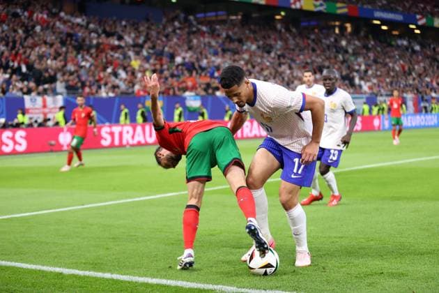 HAMBURG 05.07.2024 MECZ 1 4 FINALU CWIERCFINAL MISTRZOSTW EUROPY 2024: PORTUGALIA - FRANCJA --- QUARTERFINAL UEFA EURO, EM, Europameisterschaft,Fussball 2024 MATCH: PORTUGAL - FRANCE BERNARDO SILVA WILLIAM SALIBA FOT. PIOTR KUCZA FOTOPYK NEWSPIX.PL --- Newspix.pl  240705PYK1012