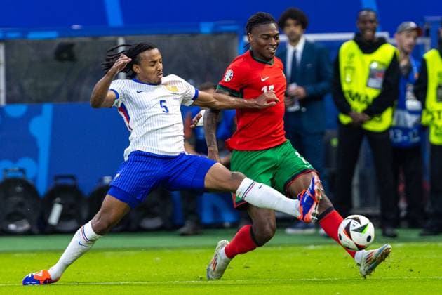 Portugal v France: Quarter-Final - UEFA EURO, EM, Europameisterschaft,Fussball 2024 Jules Kounde, Rafael Leao are playing during the UEFA Euro 2024 Quarter-Final match between Portugal v France, at the stadium in Hamburg, Germany, on July 5, 2024. Hamburg Germany  Copyright: xAndrzejxIwanczukx originalFilename:iwanczuk-portugal240705_npSX7.jpg